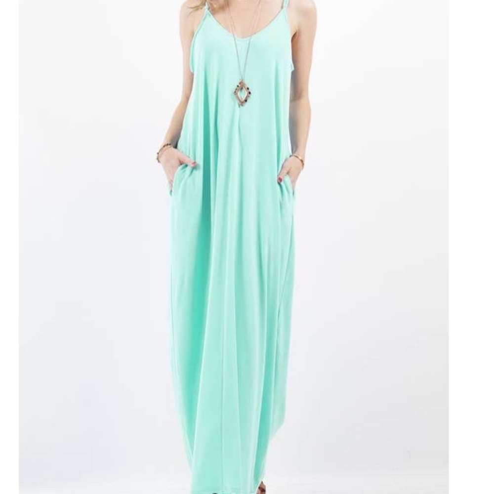 - Sleeveless long Maxi